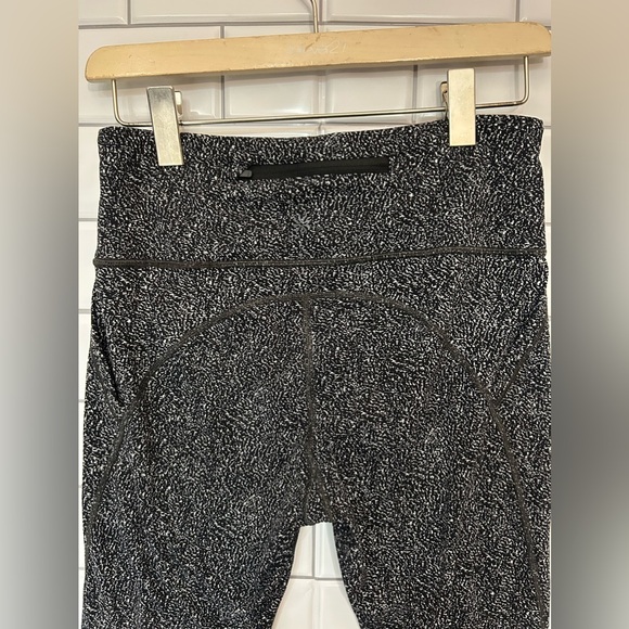 Athleta leggings Full leg/ with pockets Size M - Picture 3 of 7